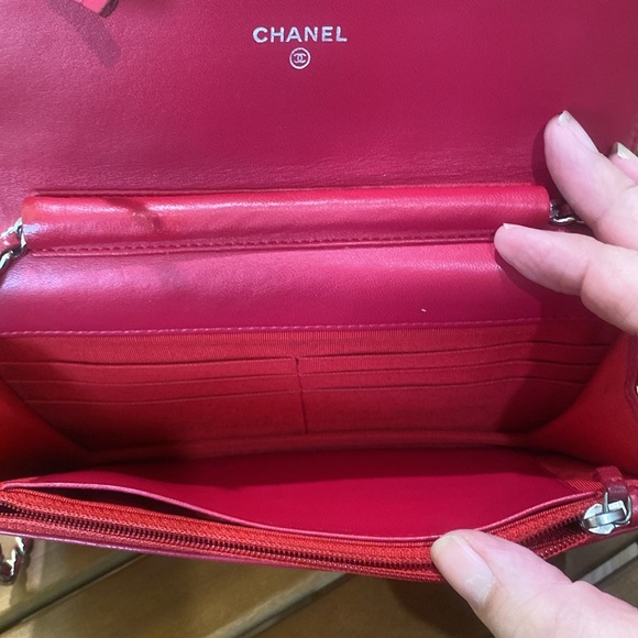 CHANEL WOC Wallet on chain lambskin crossbody - Picture 9 of 15
